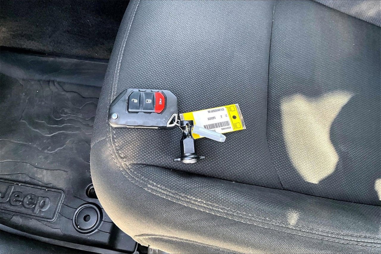 Certified 2021 Jeep Gladiator Sport image 30