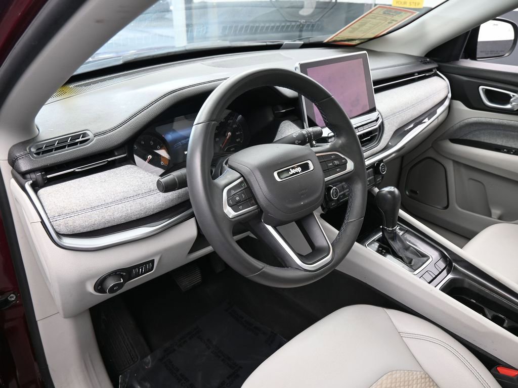 Used 2022 Jeep Compass Latitude w/ Sun and Sound Group image 10