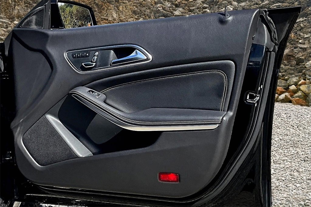 Used 2018 Mercedes-Benz CLA 250 image 21