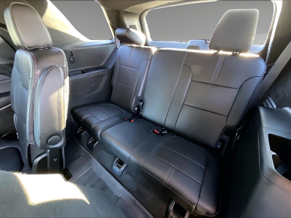 Used 2023 Chevrolet Traverse RS w/ LPO, Floor Liner Package AWD/4WD image 16