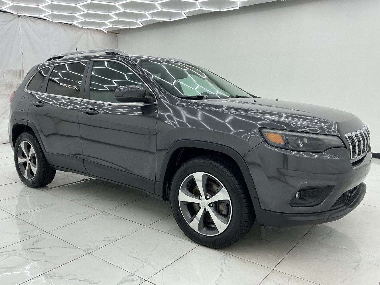 Used 2019 Jeep Cherokee Limited AWD/4WD image 7