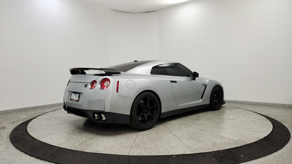 Used 2010 Nissan GT-R Premium AWD/4WD image 5
