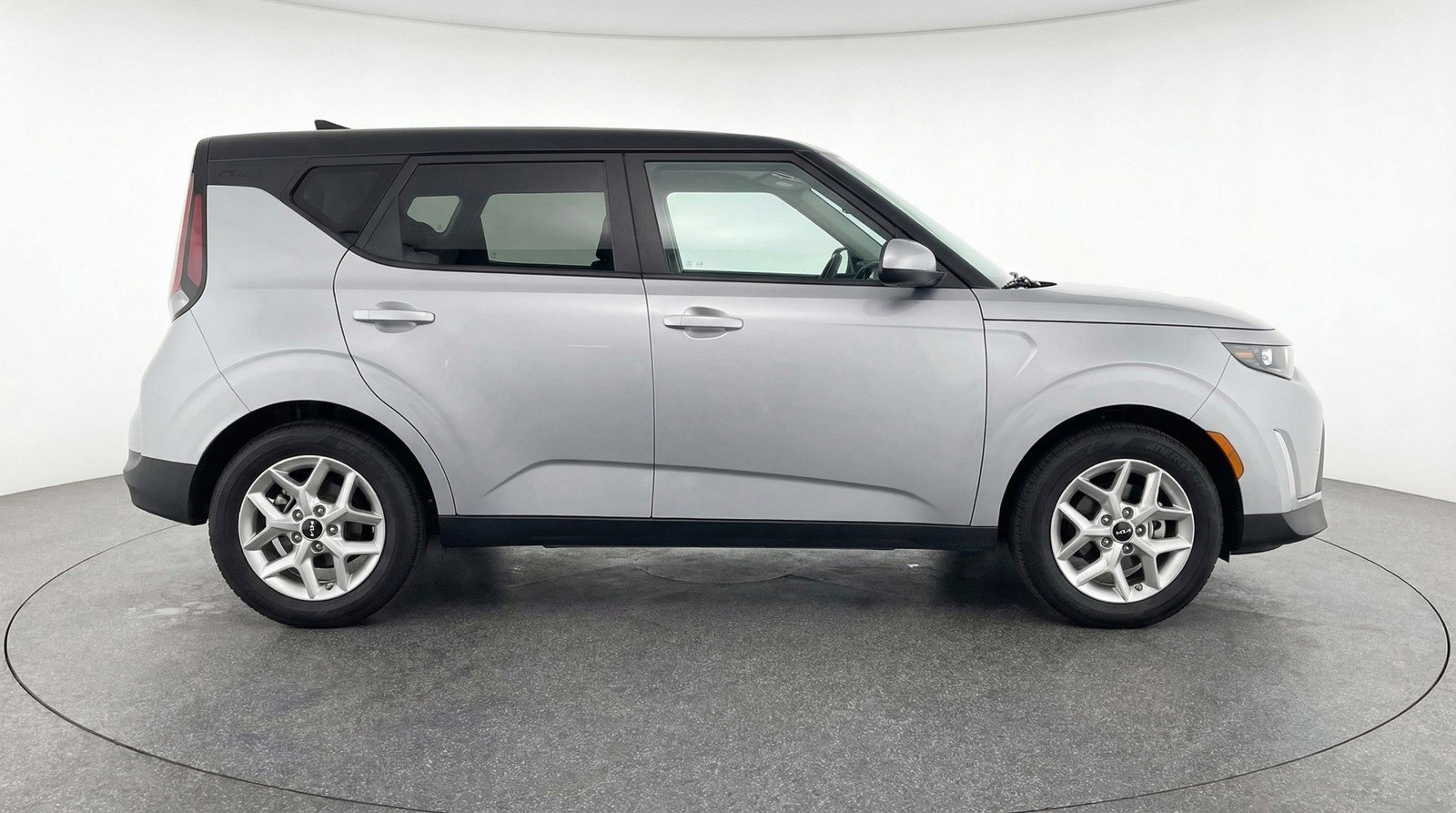 Used 2025 Kia Soul LX w/ LX Technology Package image 11