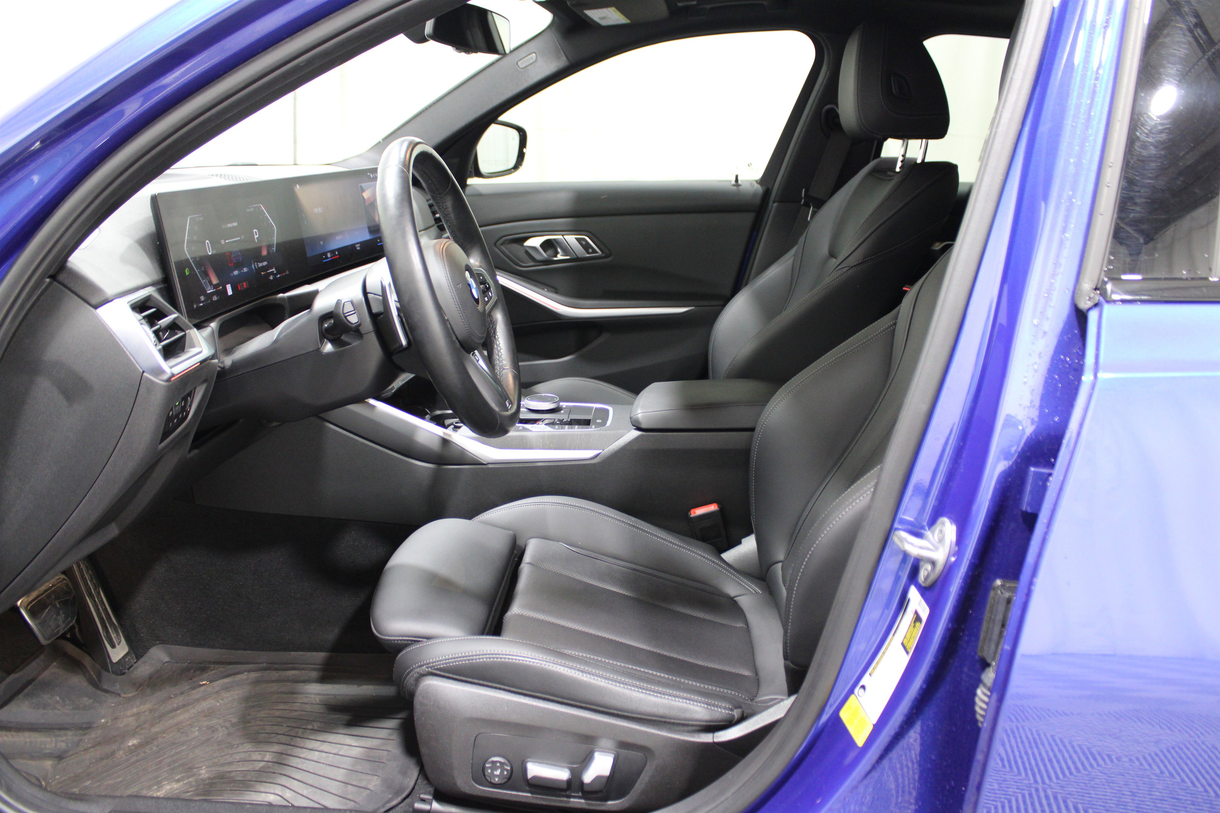 Used 2023 BMW 330i Sedan w/ M Sport Package image 3