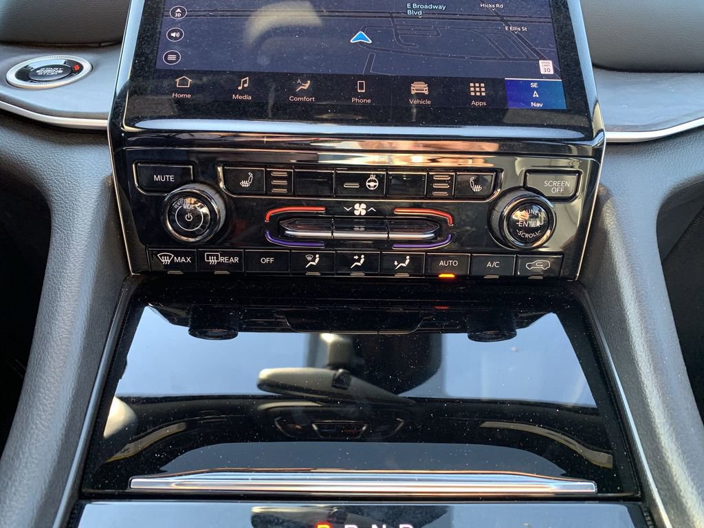 Used 2024 Jeep Grand Cherokee Limited 4xe image 17