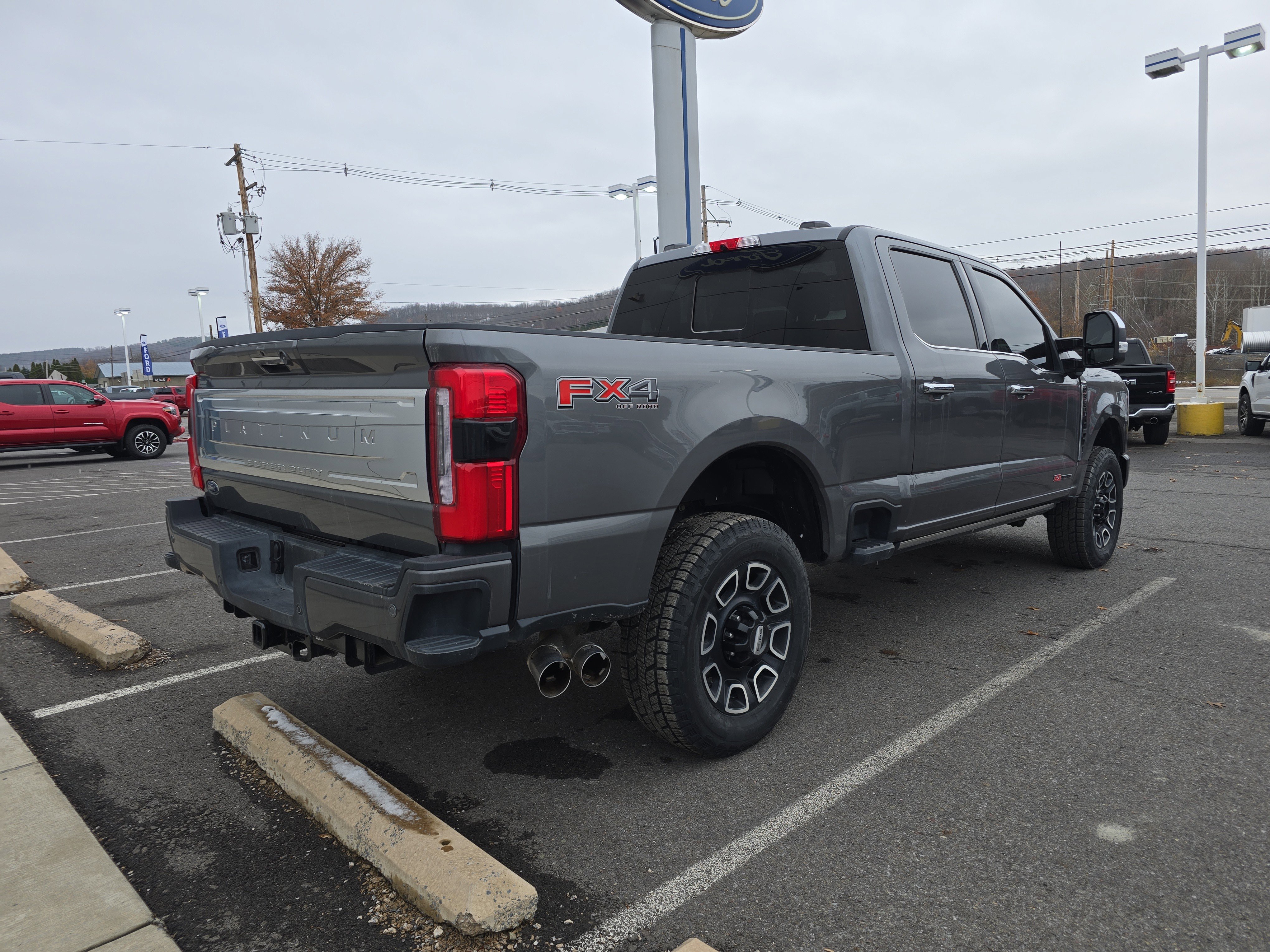 Used 2024 Ford F350 Platinum video 3