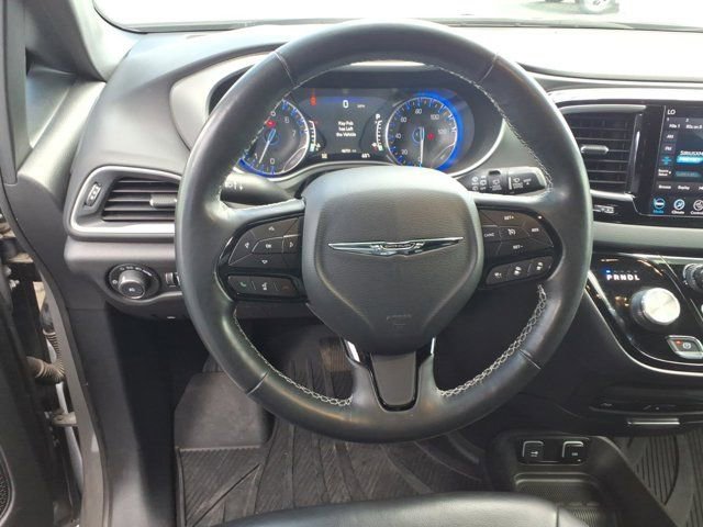 Used 2020 Chrysler Pacifica Touring-L w/ Advanced Safetytec Group AWD/4WD image 5