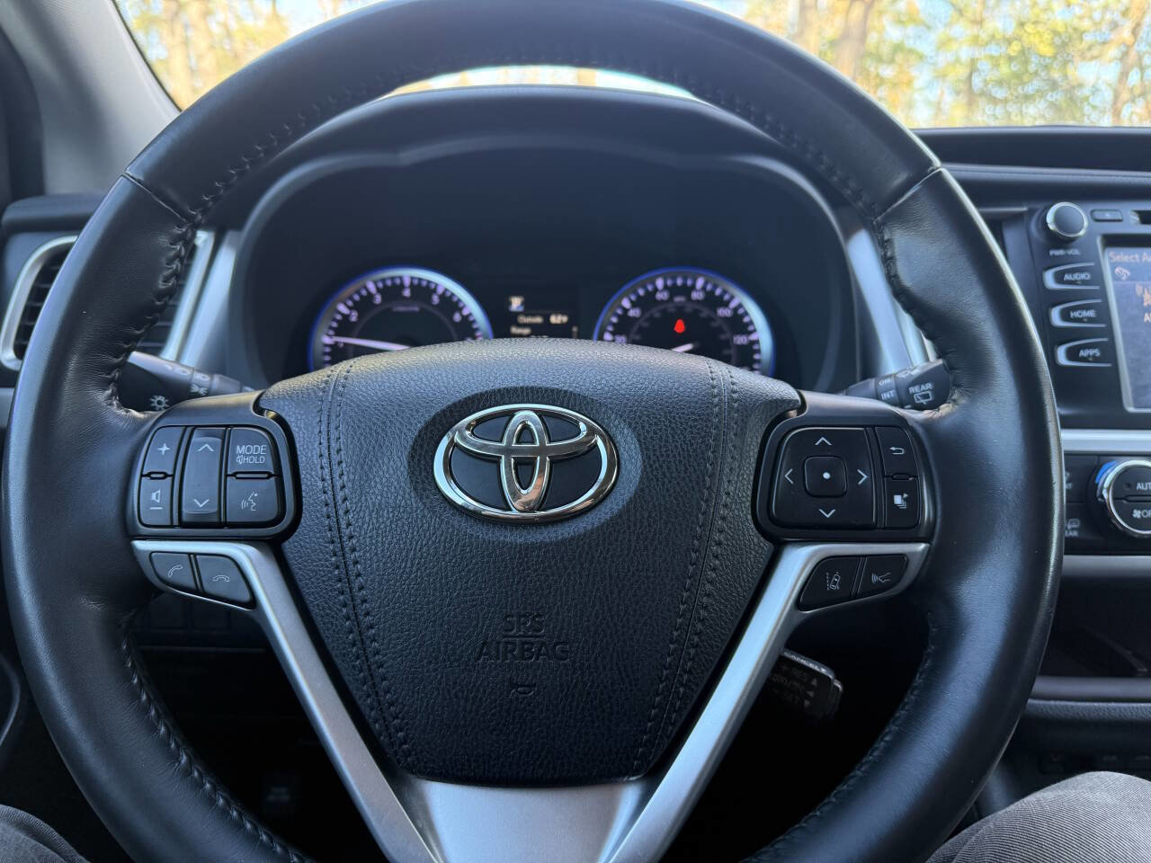 Used 2019 Toyota Highlander SE image 26