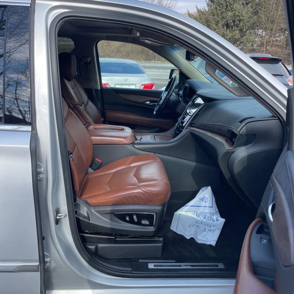 Used 2019 Cadillac Escalade Premium Luxury image 17