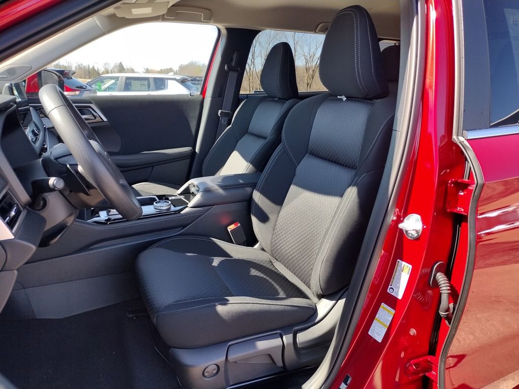 New 2026 Mitsubishi Outlander ES image 7