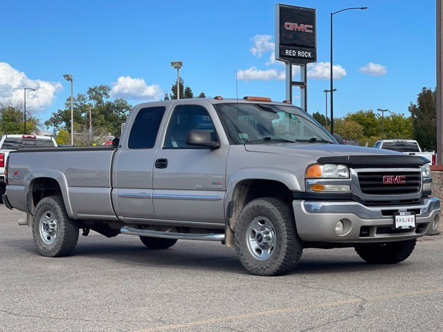 Used 2004 GMC Sierra 2500 SLE w/ Heavy-Duty Power Package AWD/4WD image 2