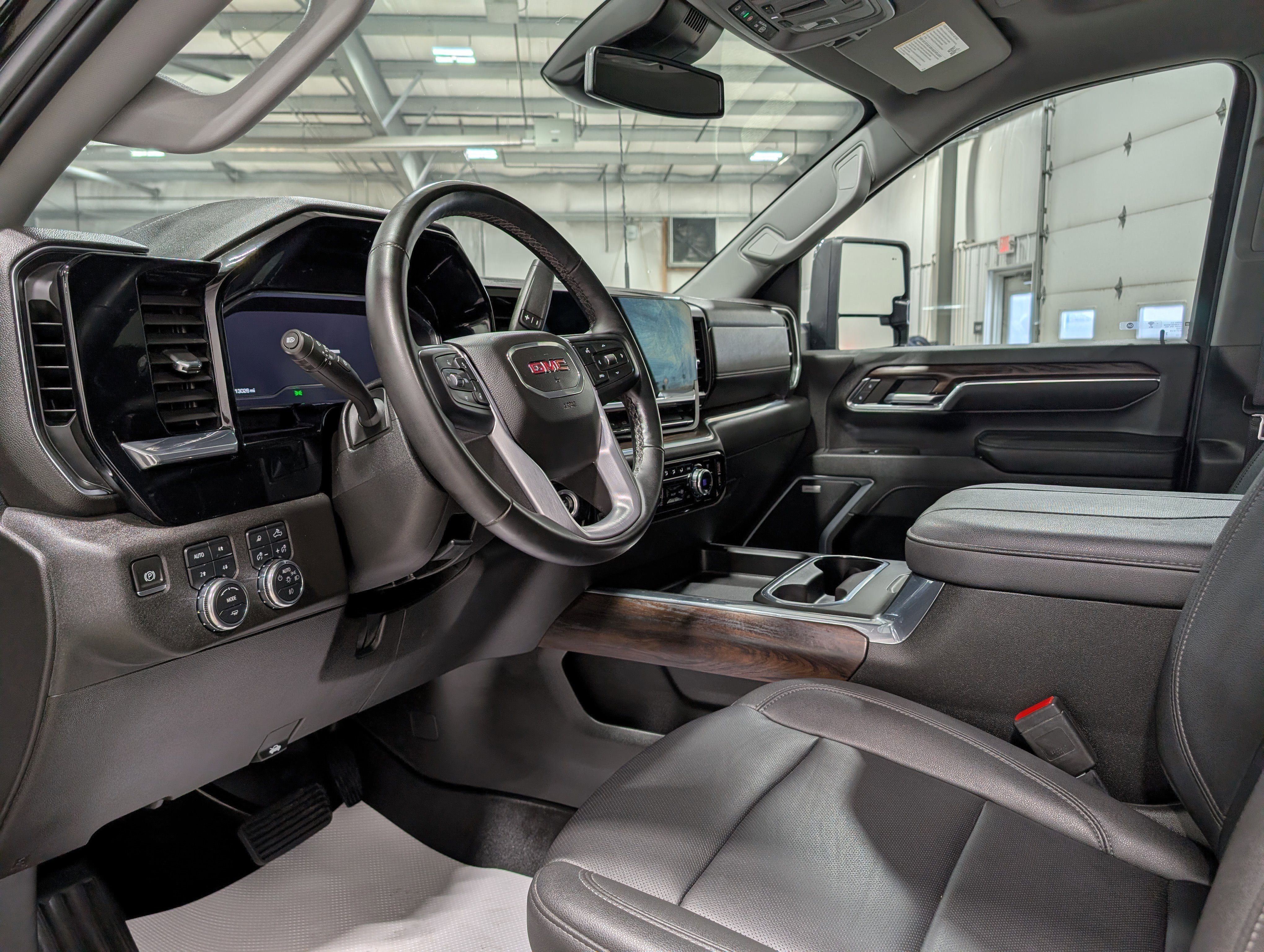 Used 2024 GMC Sierra 3500 SLT w/ SLT Convenience Package image 13