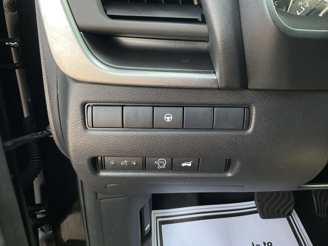 Used 2025 Nissan Rogue SV FWD image 24