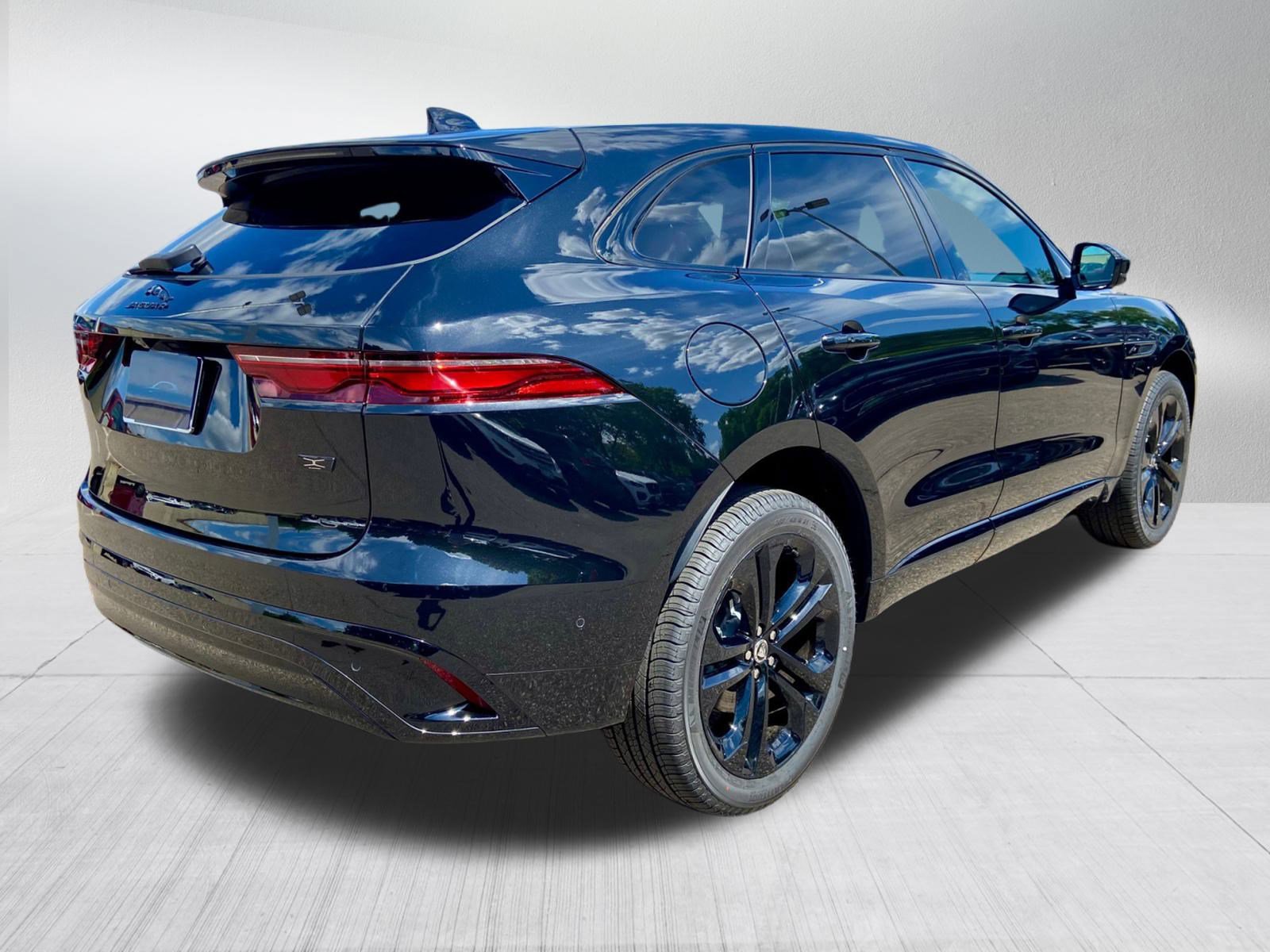 New 2026 Jaguar F-PACE R-Dynamic S image 2
