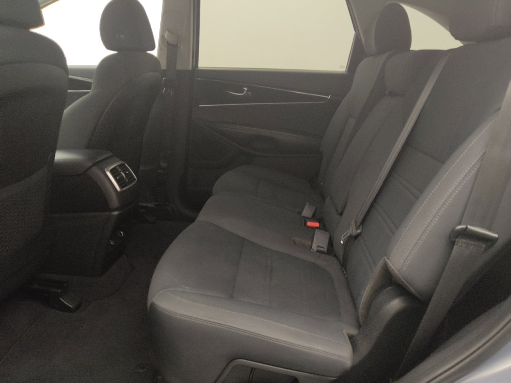 Used 2020 Kia Sorento AWD V6 image 18