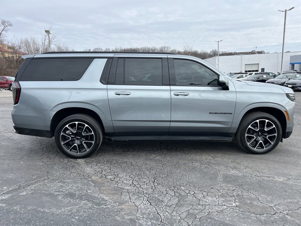 Used 2025 Chevrolet Suburban RST w/ Comfort Package image 4