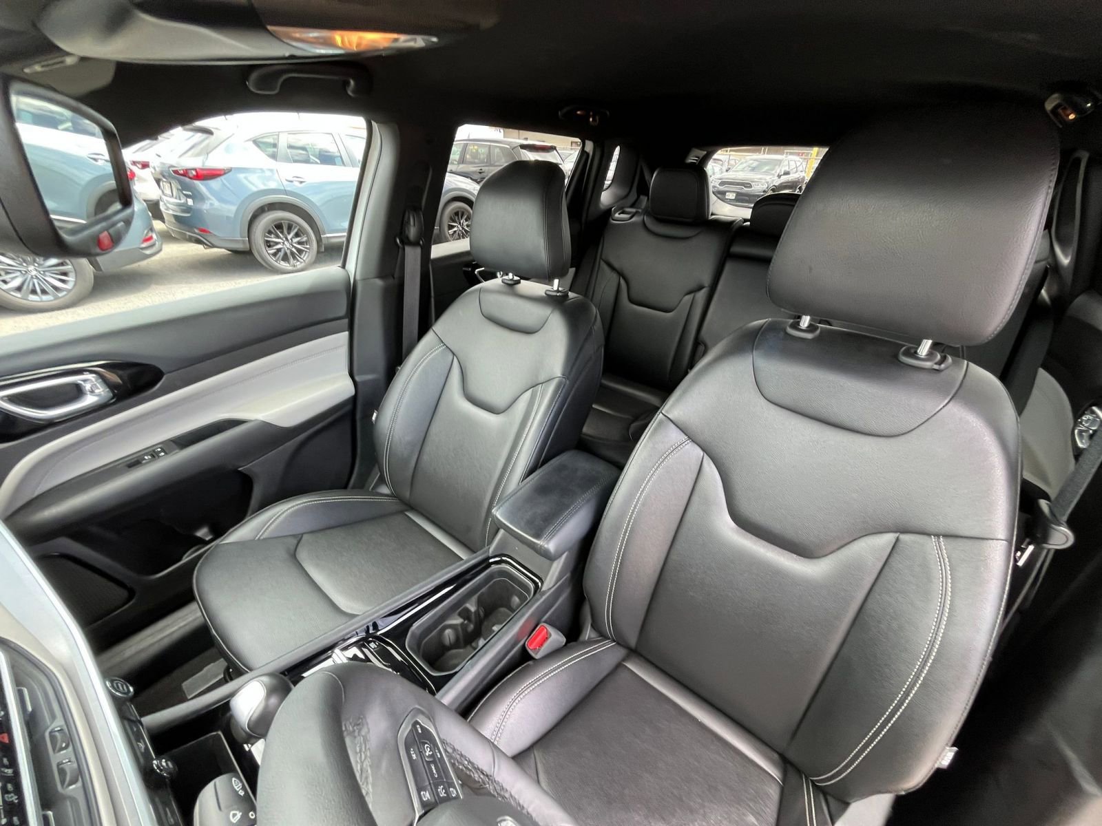 Used 2025 Jeep Compass Limited image 37