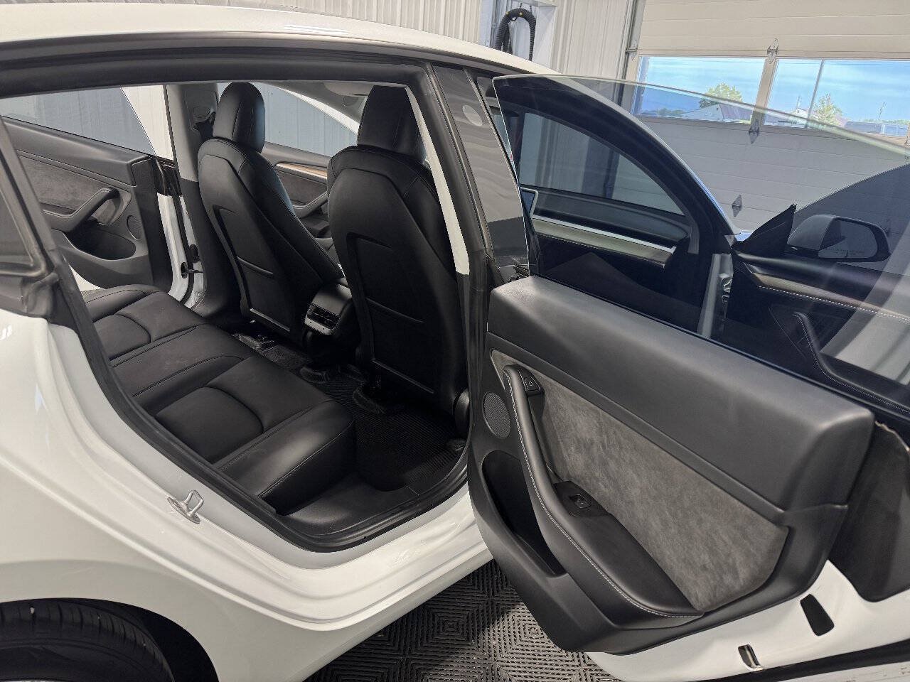 Used 2021 Tesla Model 3 Standard Range RWD image 18