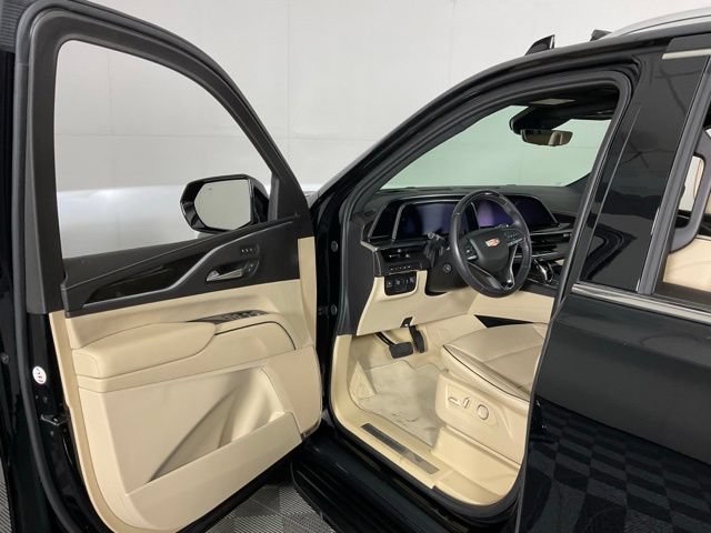 Certified 2024 Cadillac Escalade ESV Premium Luxury w/ Performance Package AWD/4WD image 25