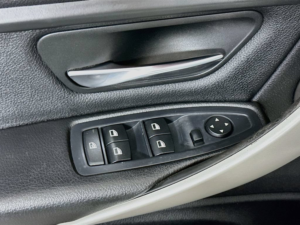 Used 2015 BMW 320i Sedan RWD image 17