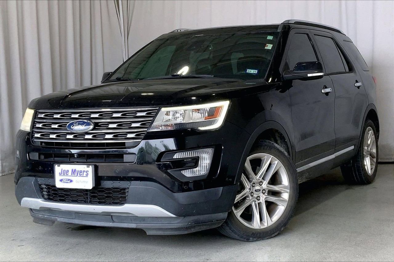 Used 2017 Ford Explorer Limited w/ Equipment Group 301A FWD image 2