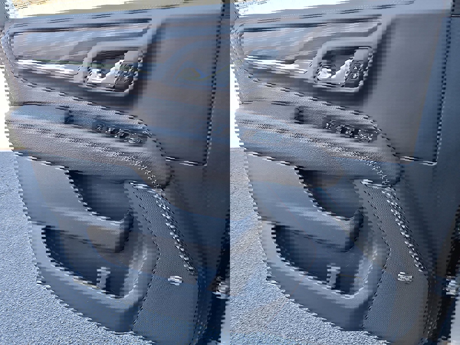 Used 2023 GMC Yukon Denali image 12