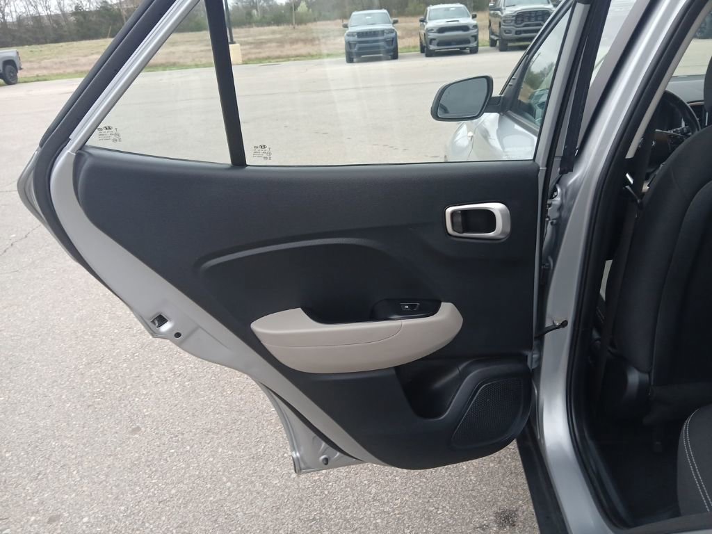 Used 2023 Hyundai Venue SEL image 31