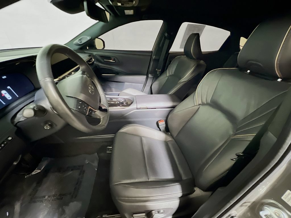 Certified 2025 Toyota Crown Platinum w/ Carpet Mat Package (TMS) AWD/4WD image 18