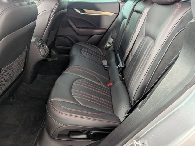 Used 2018 Maserati Levante AWD/4WD image 27