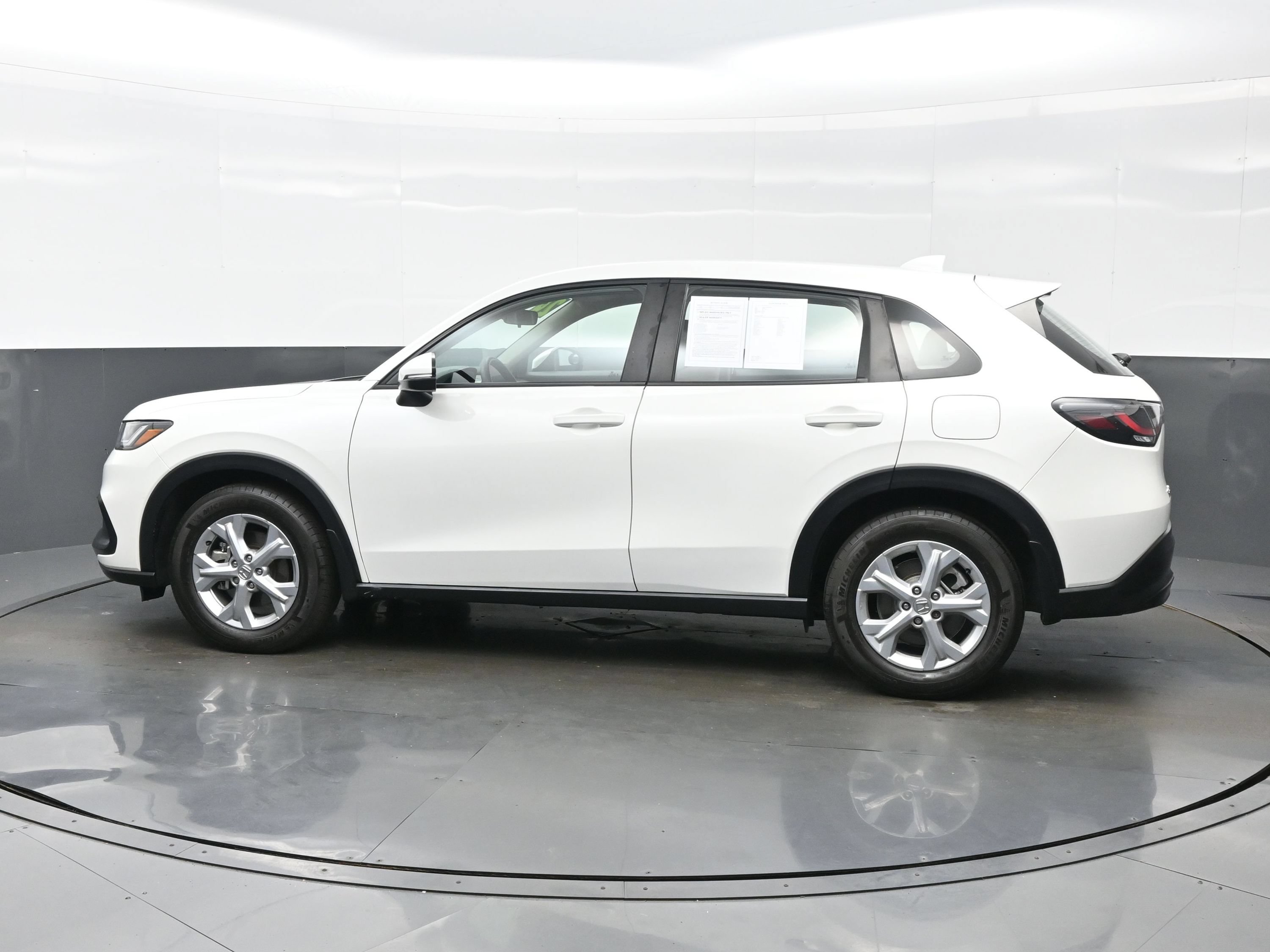 Used 2024 Honda HR-V LX image 3