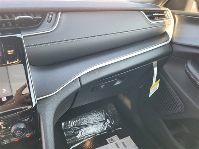 New 2025 Jeep Grand Cherokee Altitude image 27