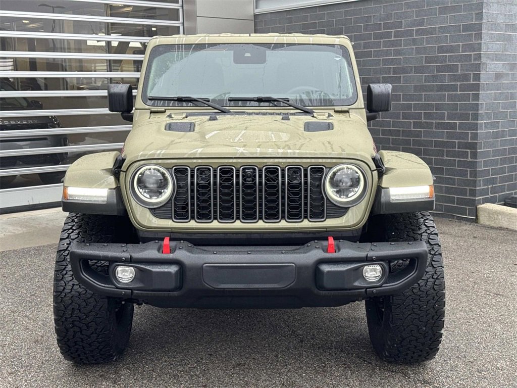 Used 2025 Jeep Wrangler Unlimited Rubicon image 2