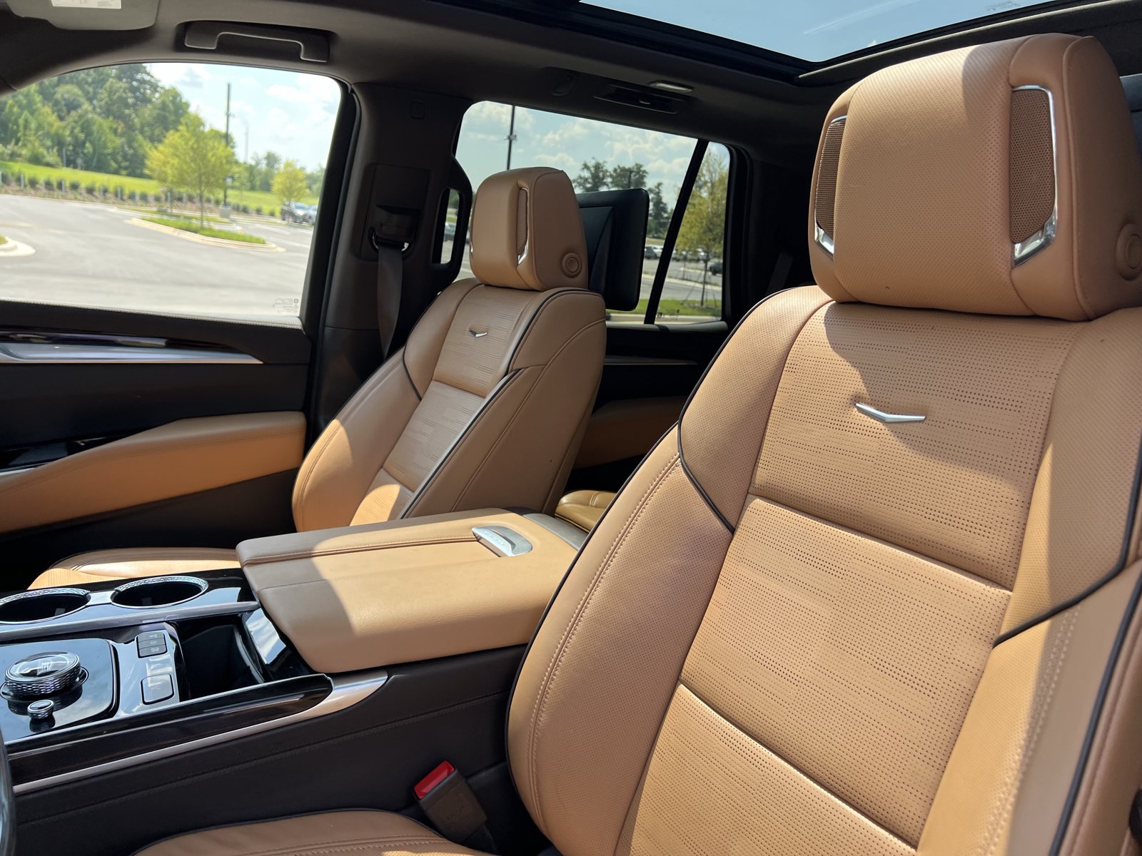 Used 2025 Cadillac Escalade Premium Luxury w/ Touring Package AWD/4WD image 15