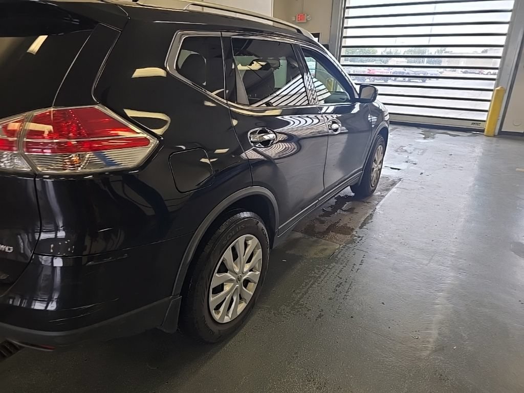 Used 2016 Nissan Rogue S w/ Appearance Package AWD/4WD image 3