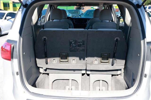 Used 2018 Kia Sedona L image 27