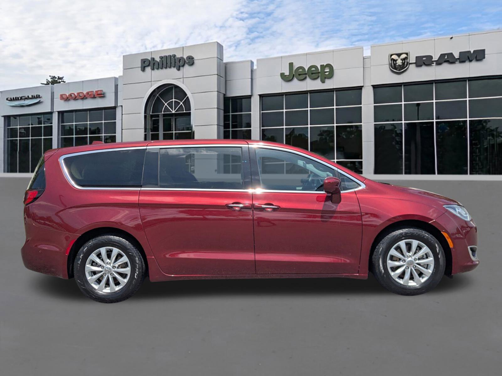 Certified 2019 Chrysler Pacifica Touring Plus w/ Advanced Safetytec Group FWD image 2
