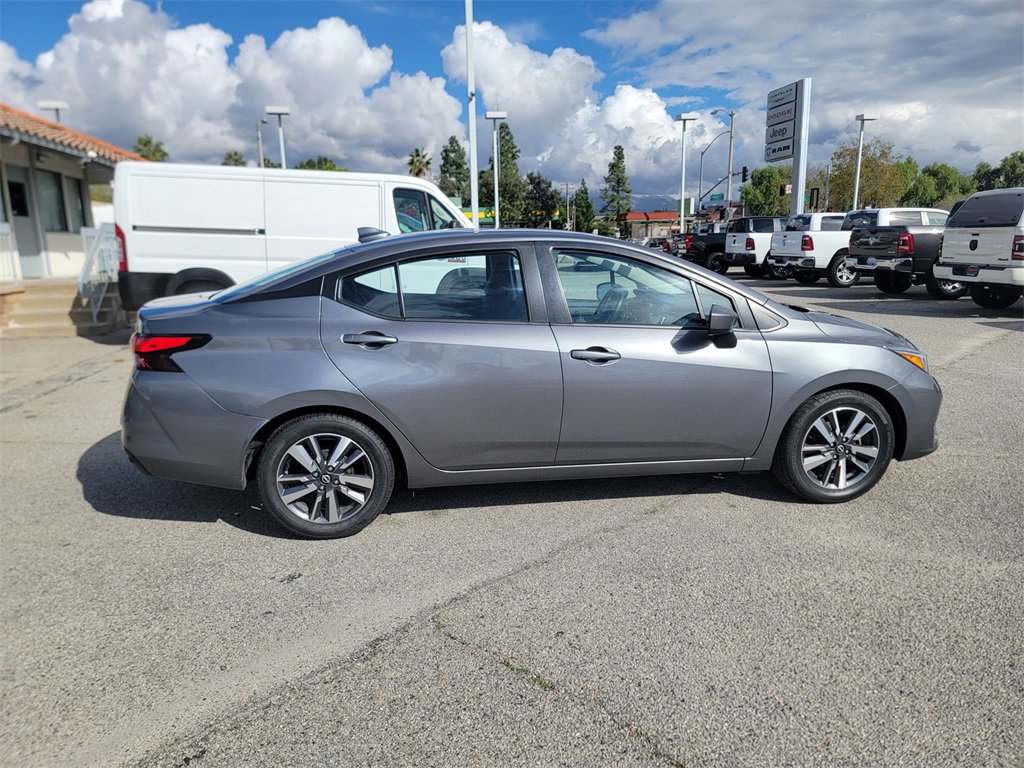 Used 2023 Nissan Versa SV image 4