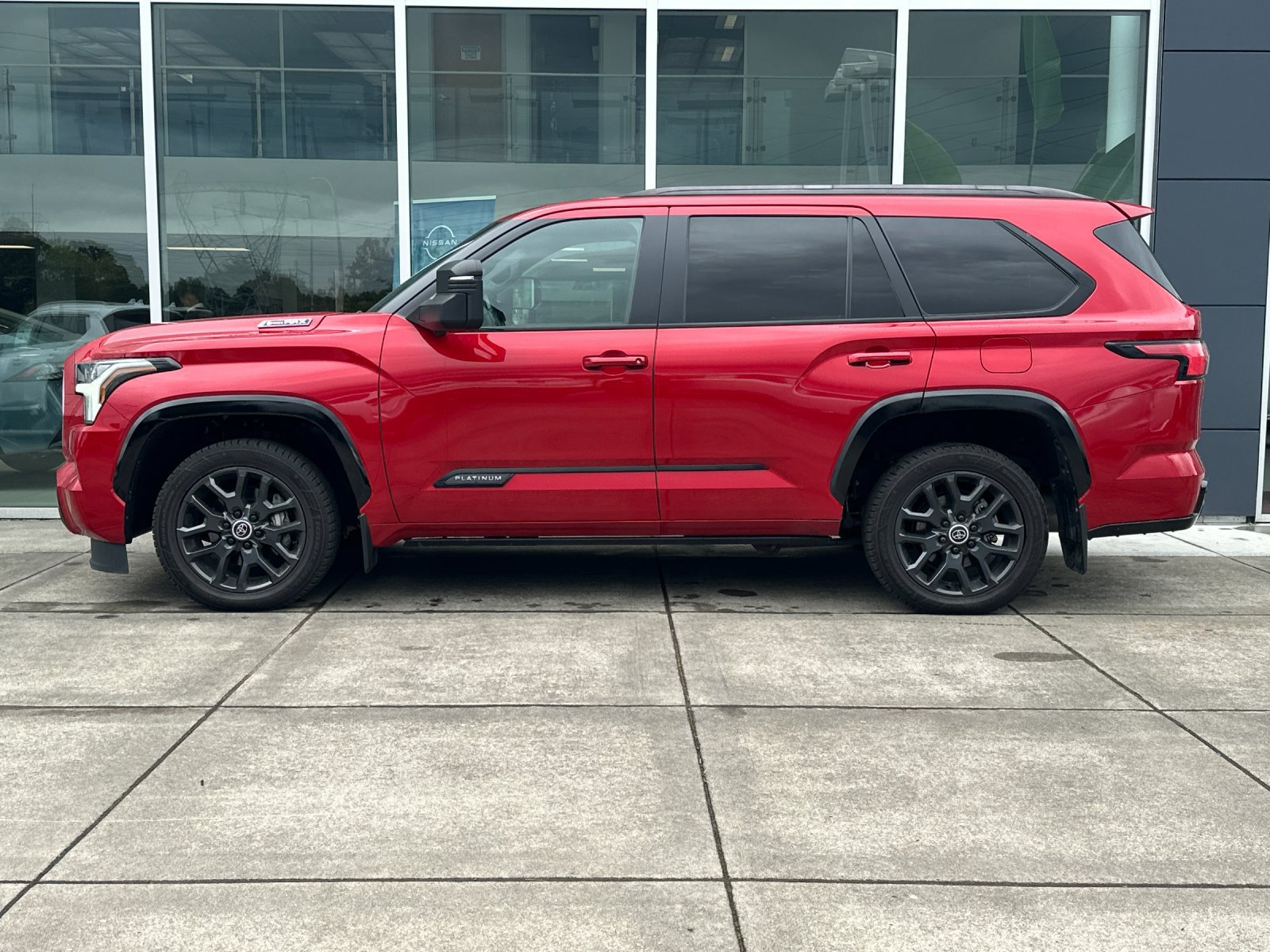 Used 2024 Toyota Sequoia Platinum AWD/4WD image 7