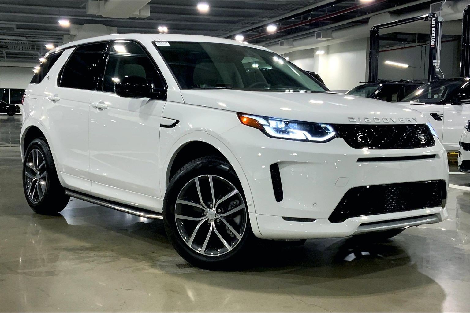 New 2025 Land Rover Discovery Sport S image 2