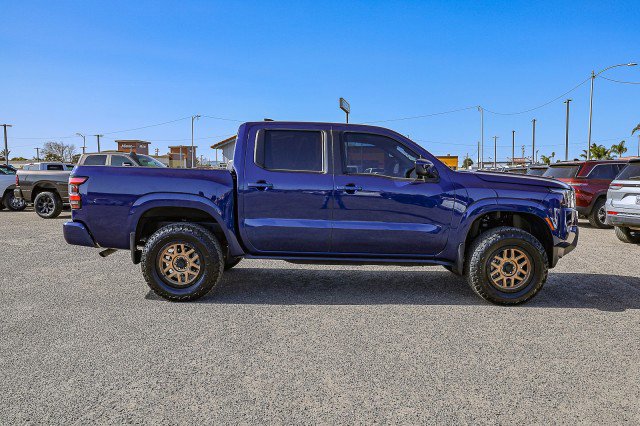 Used 2022 Nissan Frontier SV image 3