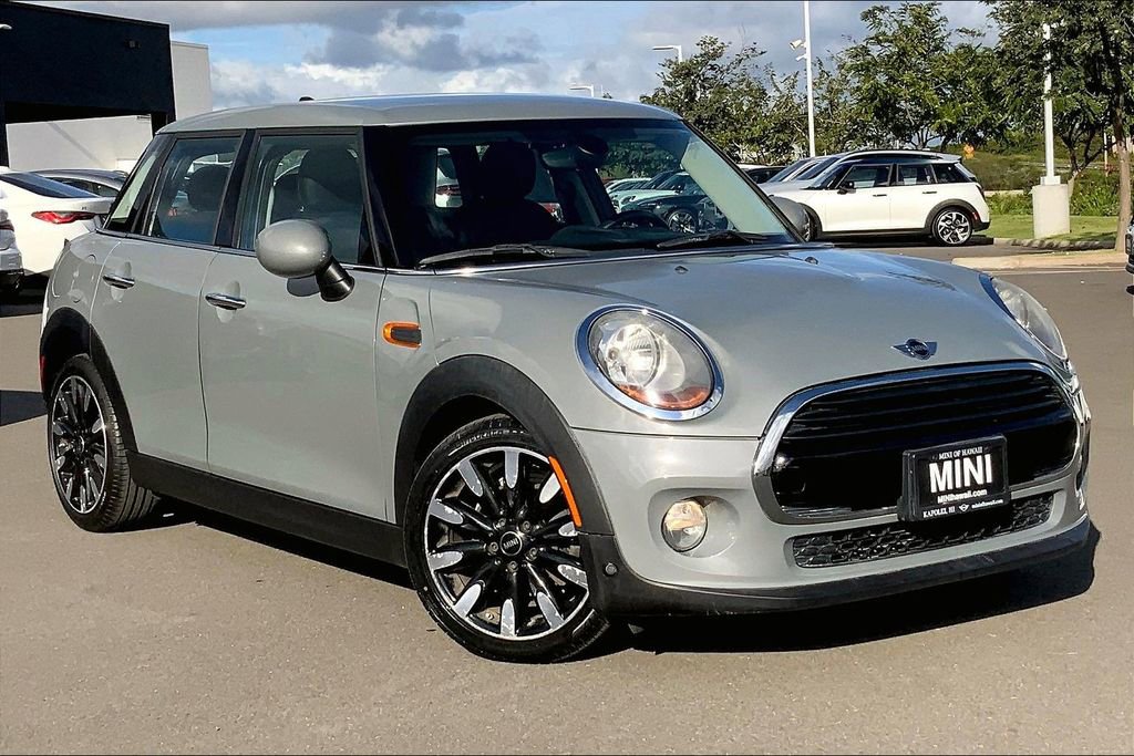 Used 2018 MINI Cooper 4-Door Hardtop image 1