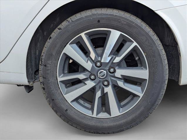 Used 2022 Nissan Versa SV FWD image 9