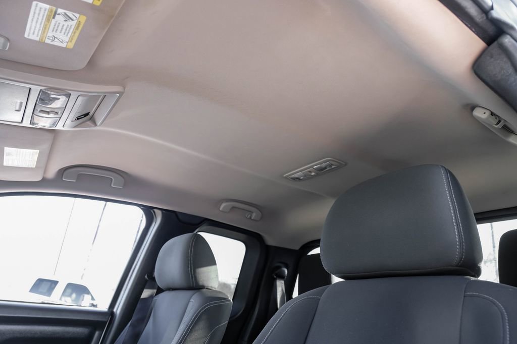 Used 2017 Nissan Titan SV image 27