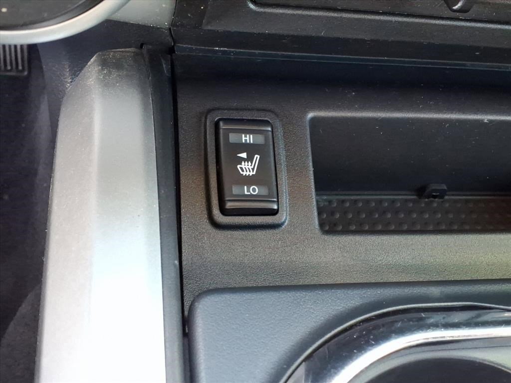 Used 2017 Nissan Titan SV image 27