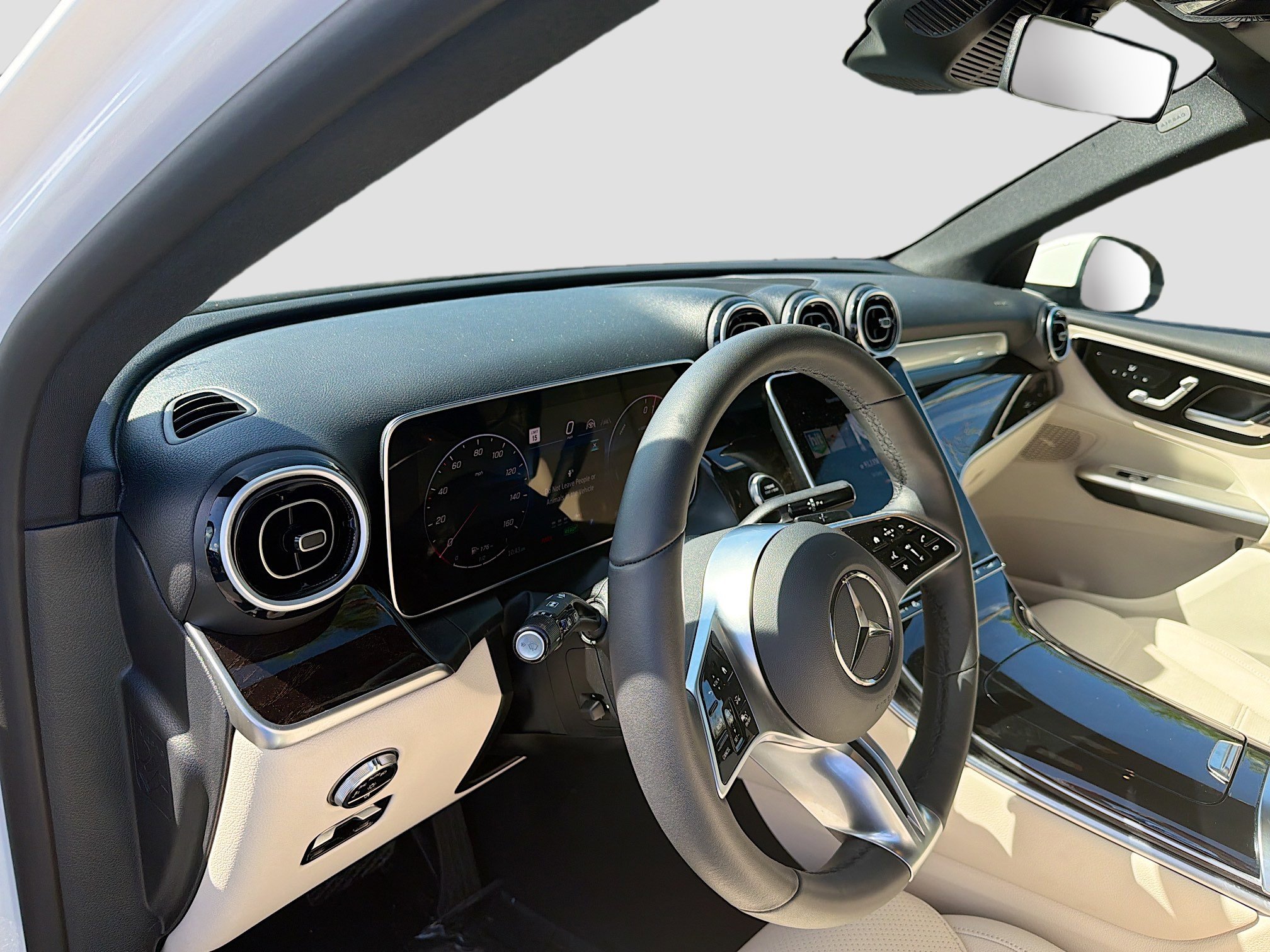 Used 2025 Mercedes-Benz GLC 350e 4MATIC image 26