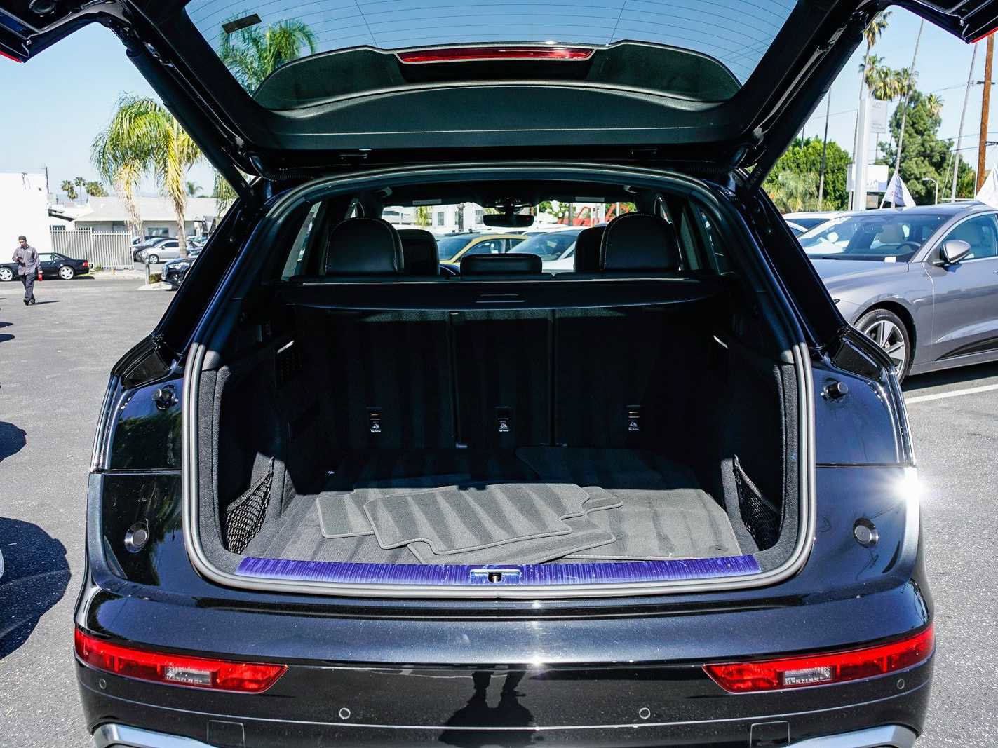 Used 2023 Audi SQ5 Prestige w/ Prestige Package image 27