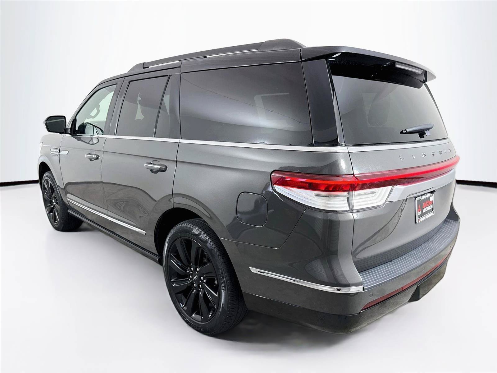 Used 2023 Lincoln Navigator Black Label AWD/4WD image 3