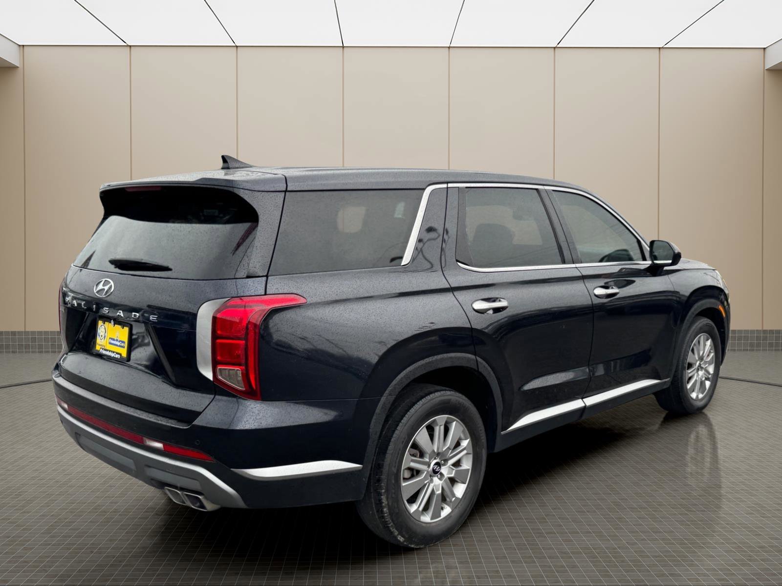 Used 2023 Hyundai Palisade SE w/ Cargo Package FWD image 3