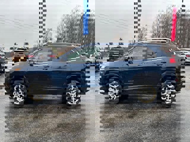 Used 2018 Jeep Cherokee Latitude Plus w/ Cold Weather Group image 4