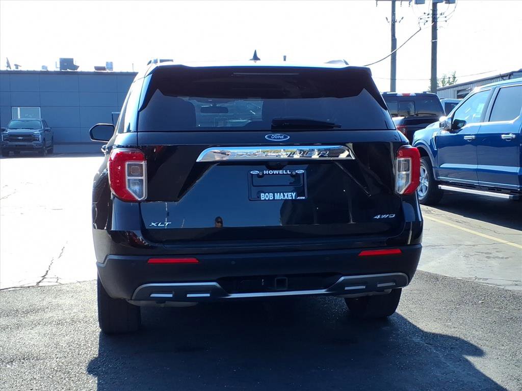Used 2022 Ford Explorer XLT w/ Equipment Group 202A image 6